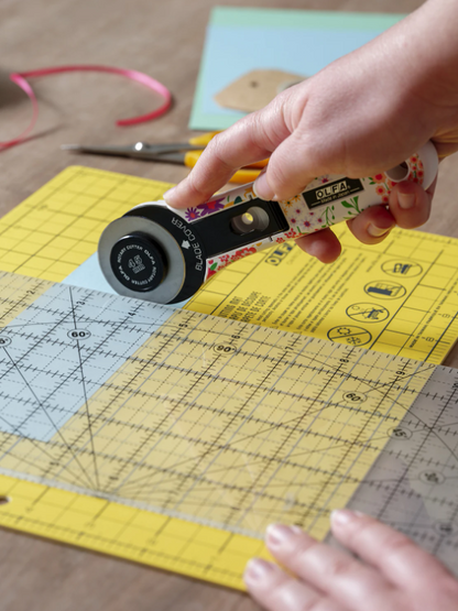OLFA 45mm Printed Handle Rotary Cutter